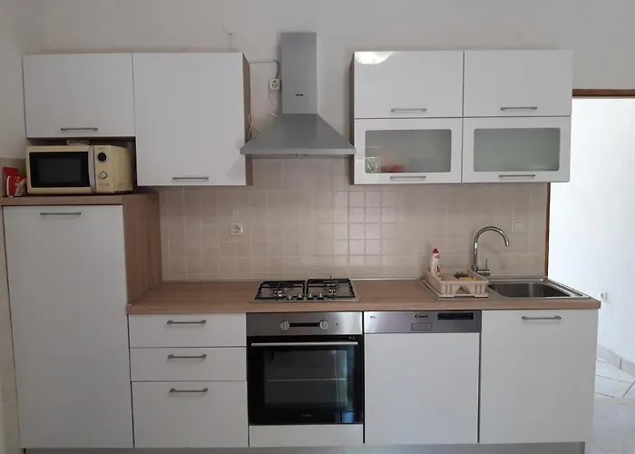 Apartments Limuni