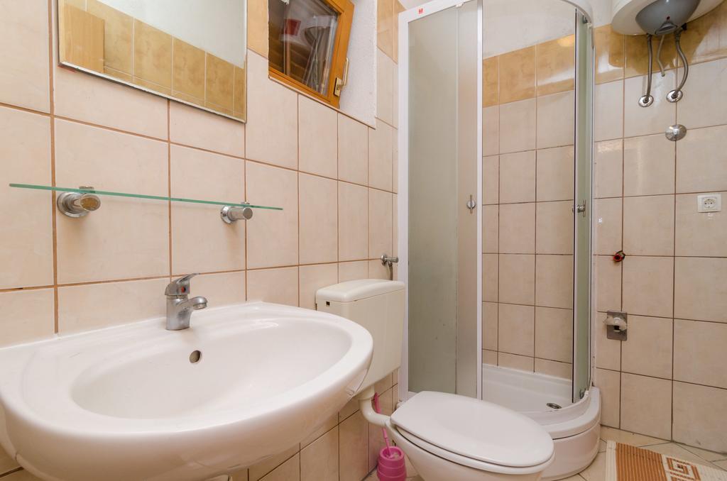 Apartment Limuni *