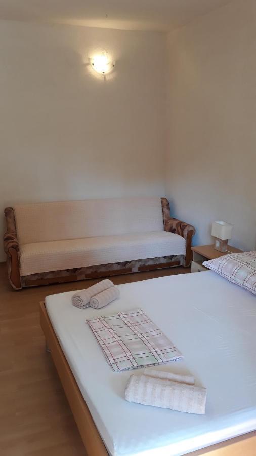 Apartment Limuni *